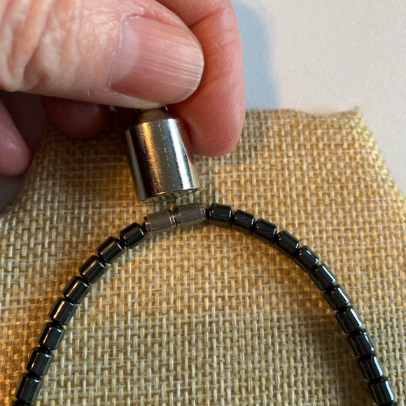 Vintage hematite elephant pendant with trunk up. Sterling barrel clasp. - Picture 5 of 8